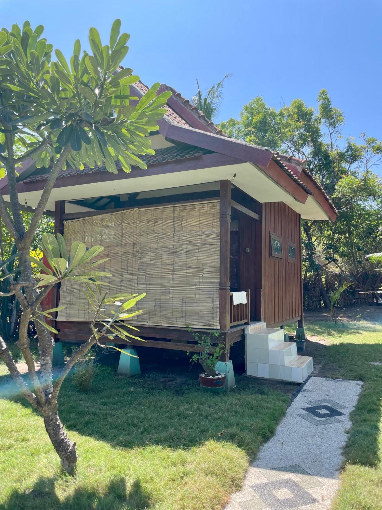 Hotel The Exile Sunsetpoint Gili Trawangan Exterior foto