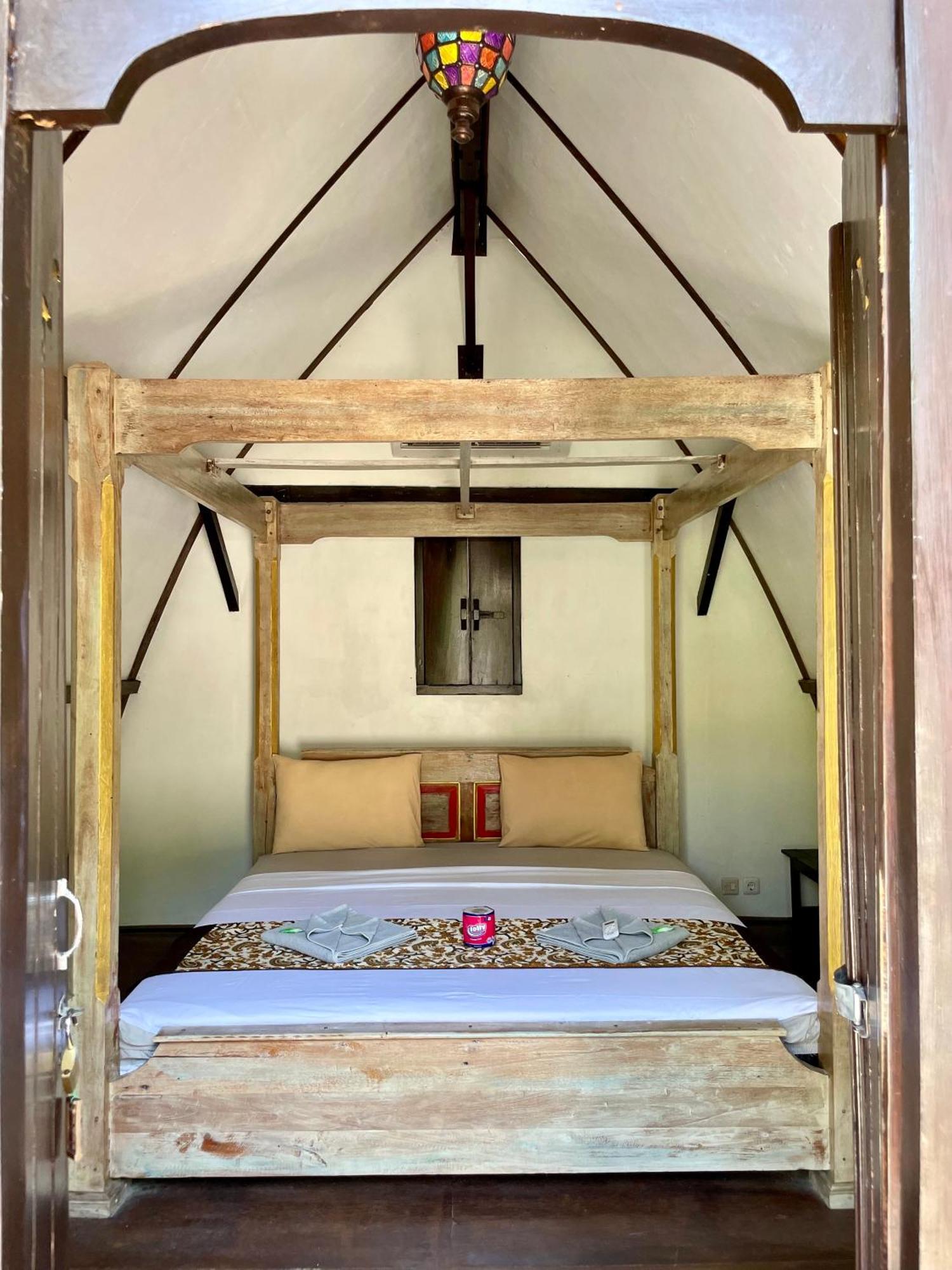 Hotel The Exile Sunsetpoint Gili Trawangan Exterior foto