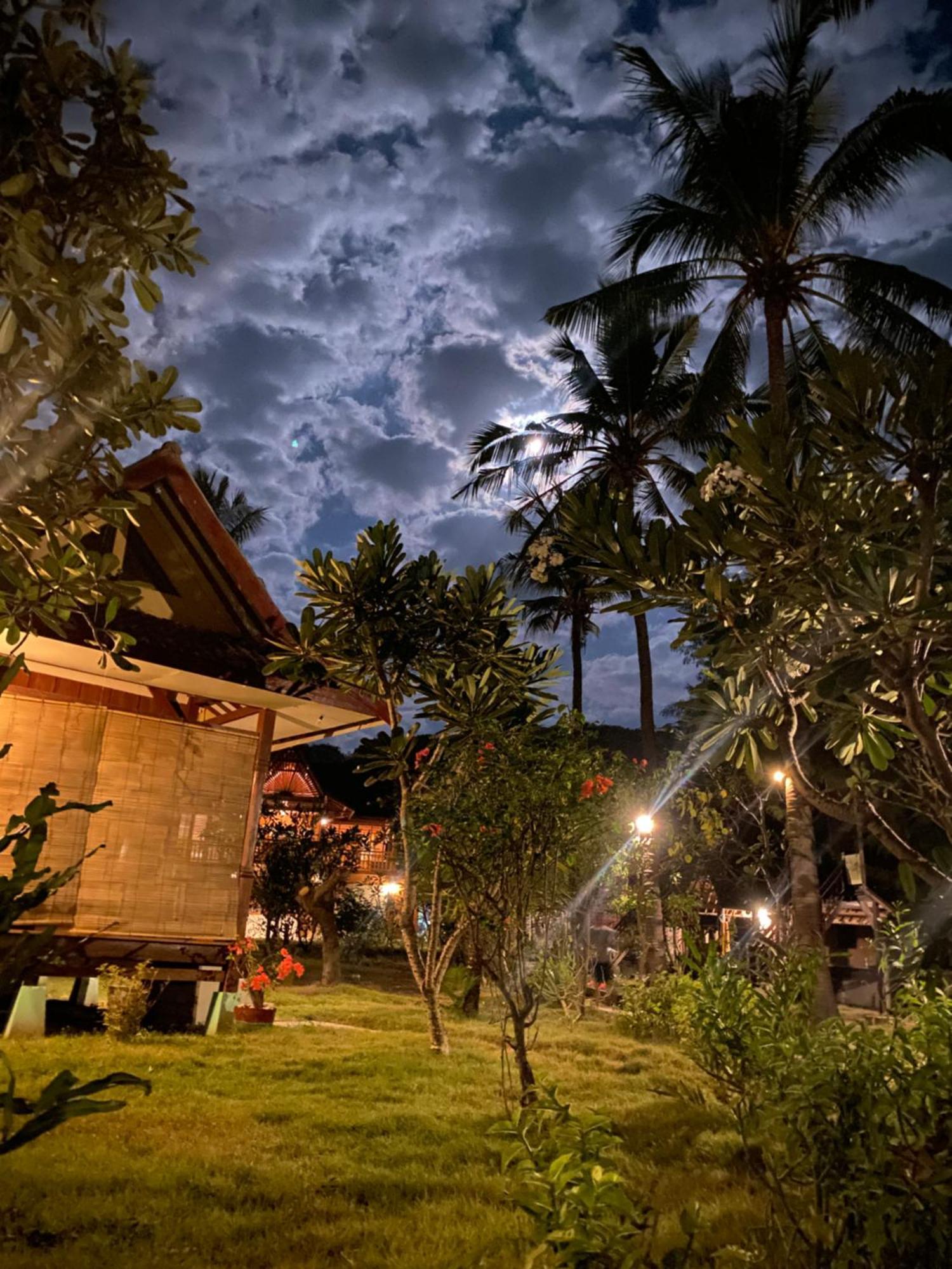 Hotel The Exile Sunsetpoint Gili Trawangan Exterior foto