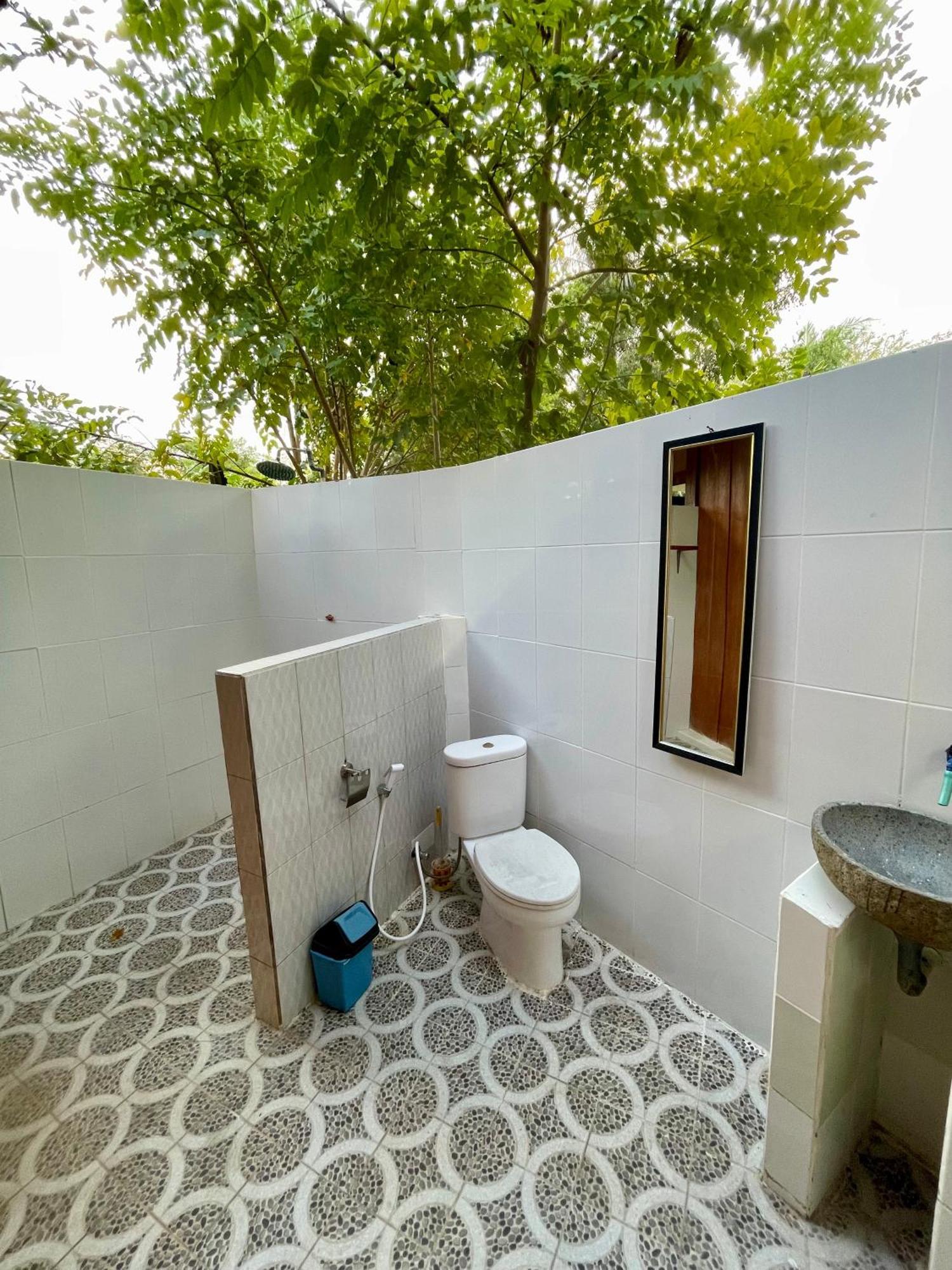Hotel The Exile Sunsetpoint Gili Trawangan Exterior foto